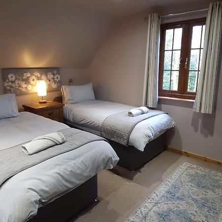 Artro Lodge Luxury 3 Bedroom, 3 Bathroom & Hot Tub คลันเบดเดอ ภายนอก รูปภาพ