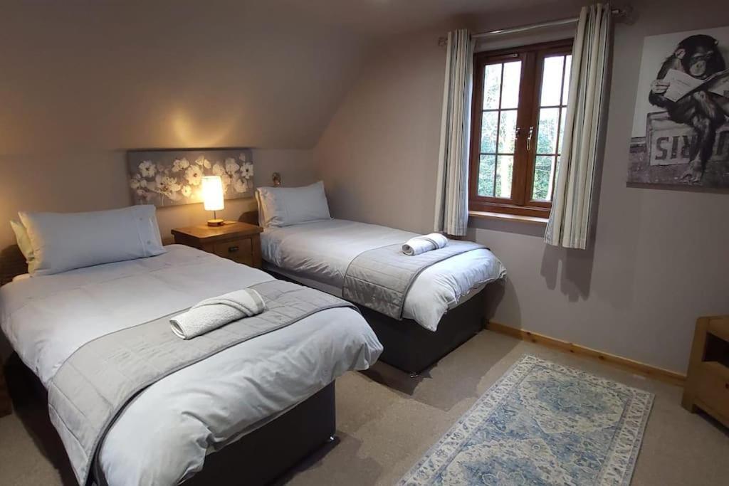 Artro Lodge Luxury 3 Bedroom, 3 Bathroom & Hot Tub คลันเบดเดอ ภายนอก รูปภาพ