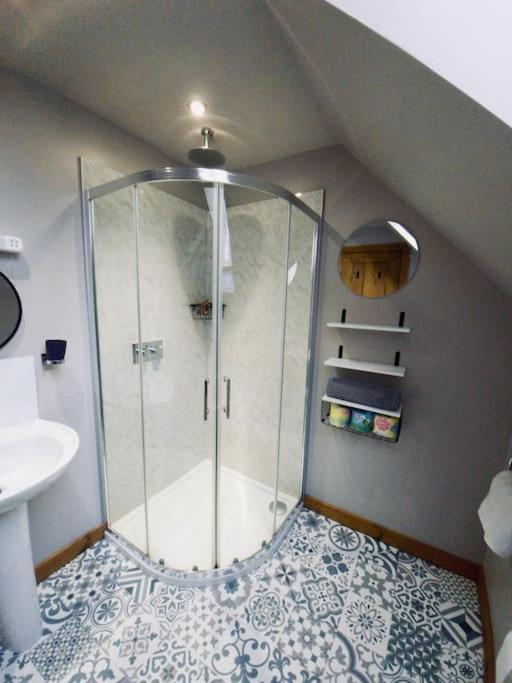 Artro Lodge Luxury 3 Bedroom, 3 Bathroom & Hot Tub คลันเบดเดอ ภายนอก รูปภาพ