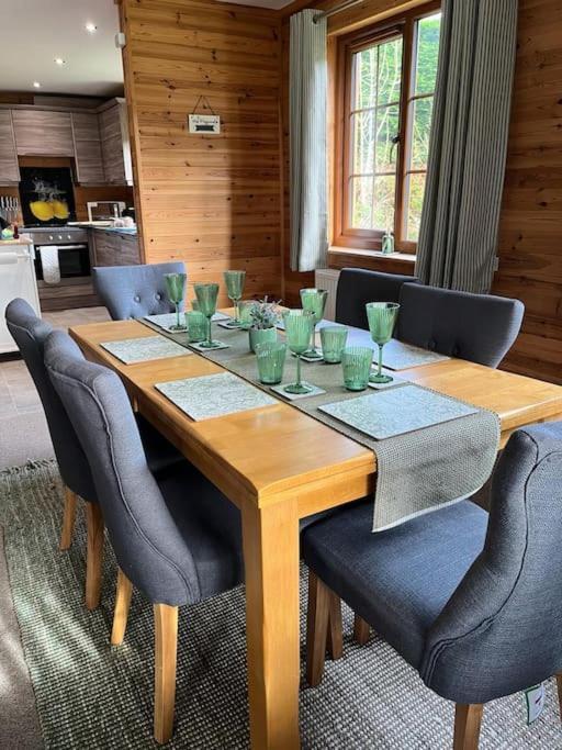 Artro Lodge Luxury 3 Bedroom, 3 Bathroom & Hot Tub คลันเบดเดอ ภายนอก รูปภาพ