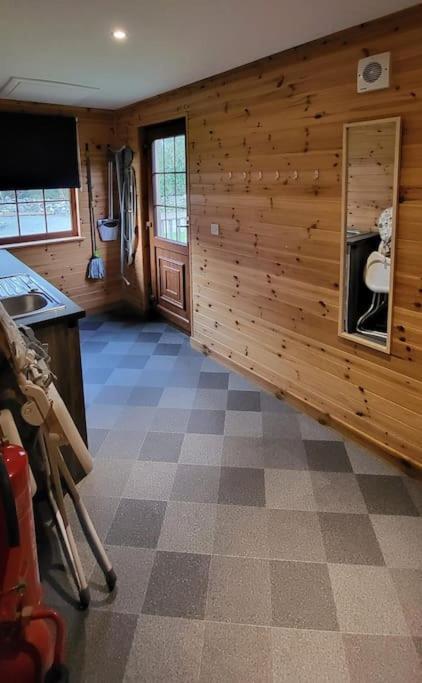 Artro Lodge Luxury 3 Bedroom, 3 Bathroom & Hot Tub คลันเบดเดอ ภายนอก รูปภาพ